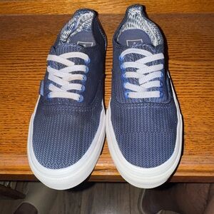Vans off te wall men’s size 6.5 women’s size 8 barely worn one of a kind.